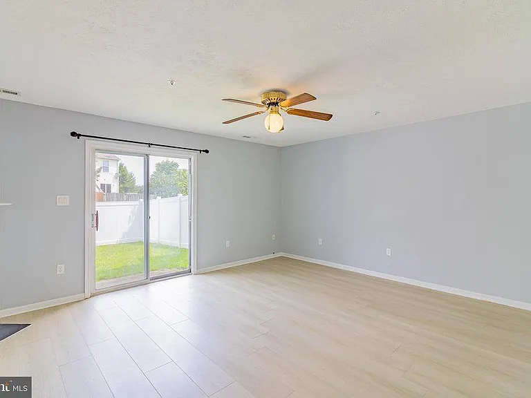 45292 Rumsford Ln — Photo 5