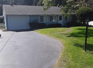 545 Bay Rd, Webster, NY 14580