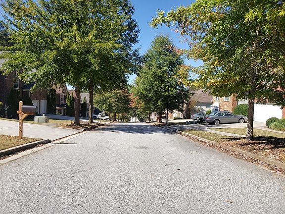 5th image of 3925 Yosemite Park Ln