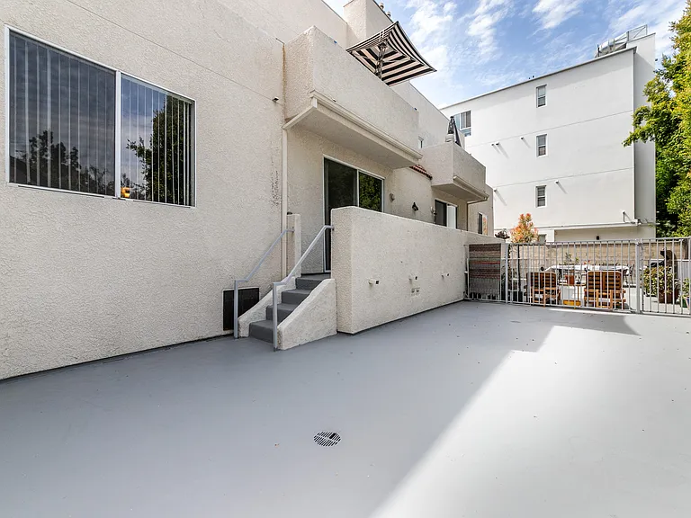4560 Coldwater Canyon Ave #105 — Photo 20
