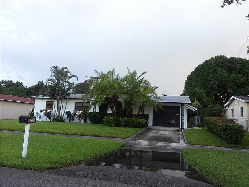 2nd image of 1230 NE 207th St