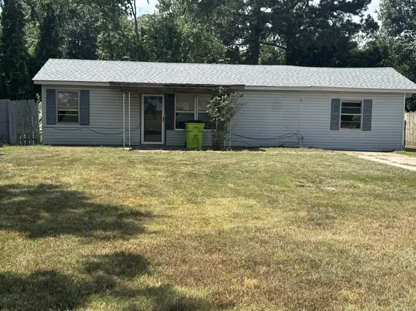 1108 S Oak St, Stuttgart, AR 72160