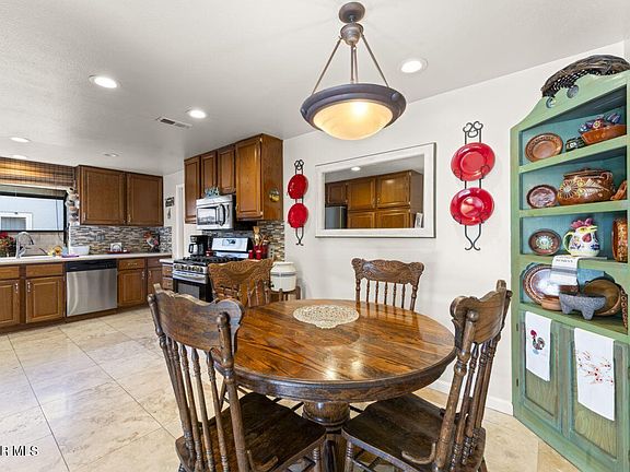 5th image of 2268 Brentwood St