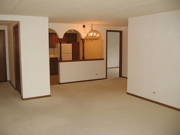 5th image of 4660 N Austin Ave APT 203