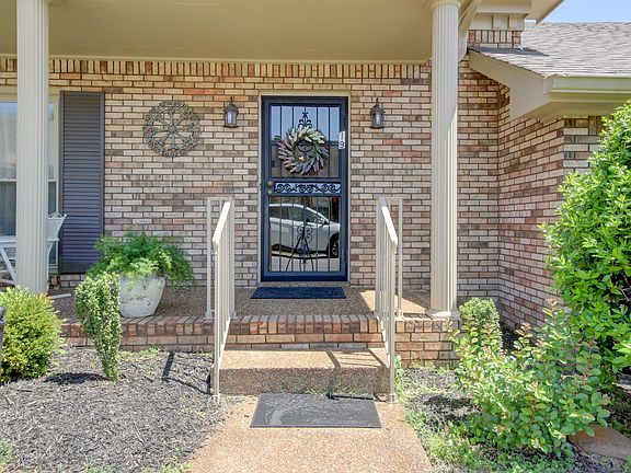 4th image of 1818 Memorial Dr APT 19
