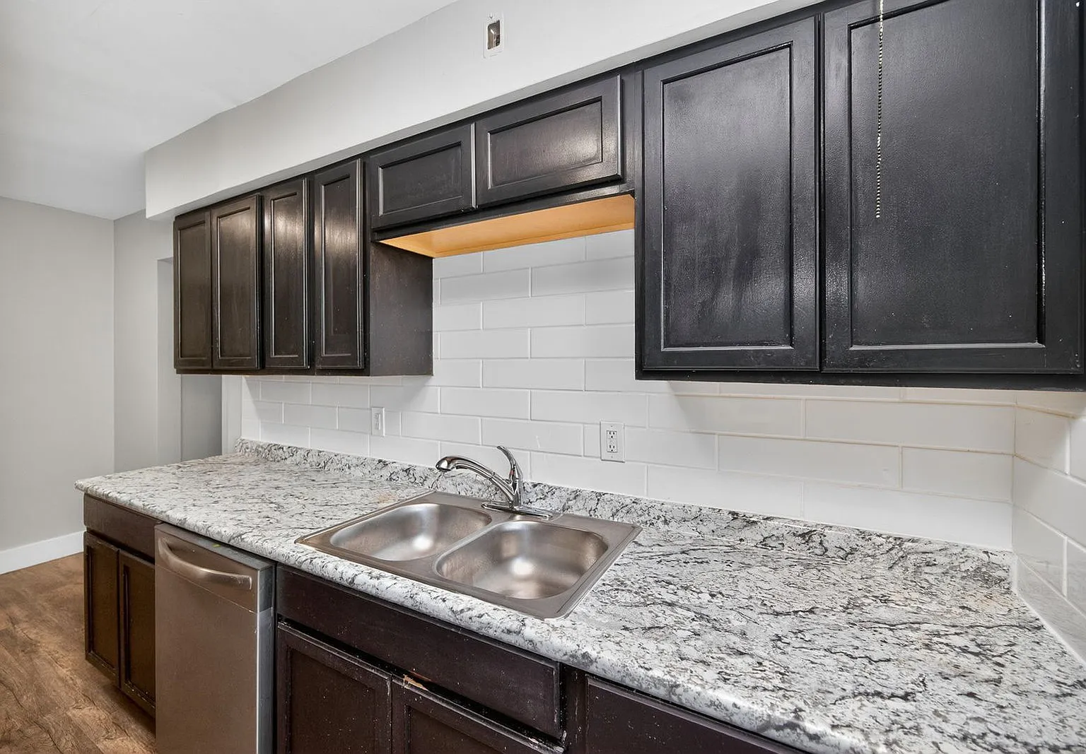 1 bed, 1.0 bath, $1,015 — Photo 2