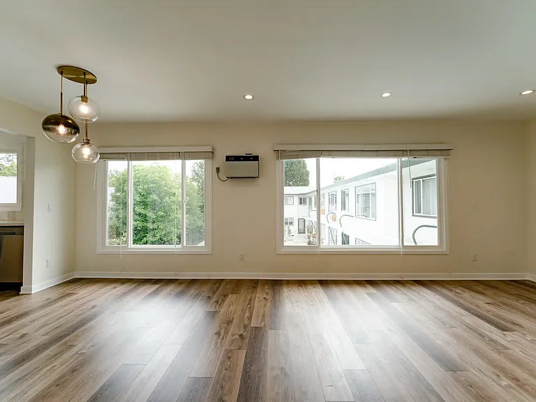 1319 Havenhurst Dr #15 — Photo 12