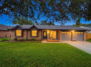 1814 Crooked Creek Ln, Pearland, TX 77581
