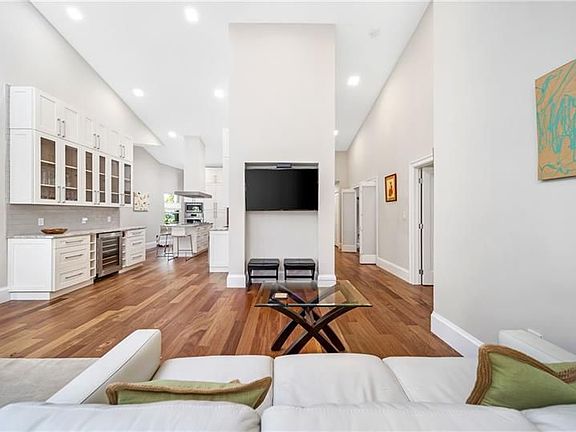 5th image of 4114 Carriage Dr APT N5