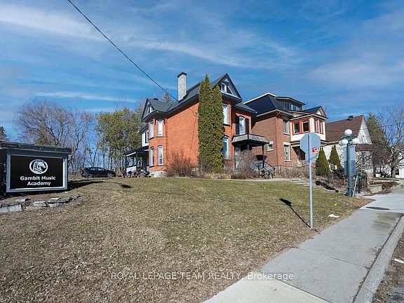 3rd image of 422 Donald B Munro Dr