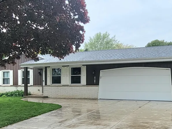 1818 Woodridge ROAD, West Bend, WI 53095