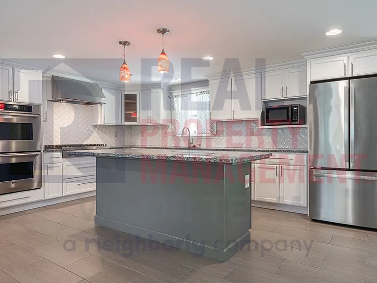 1725 Crock Dr — Photo 4