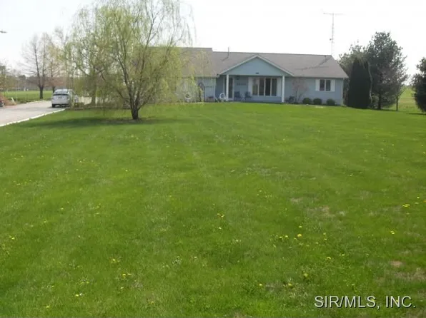 21948 Lakeland Dr, Keyesport, IL 62253