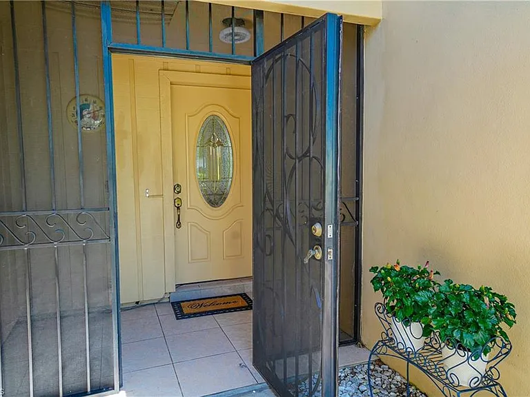 4105 Lakewood Blvd #E-18 — Photo 11