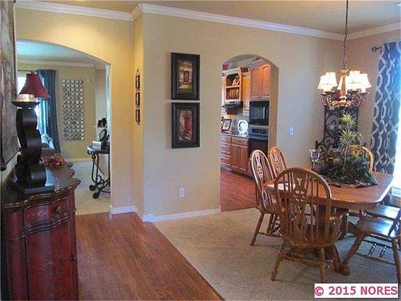 4th image of 1008 S Cypress Ave W