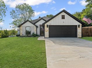 323 Heritage Trl, Granbury, TX 76048