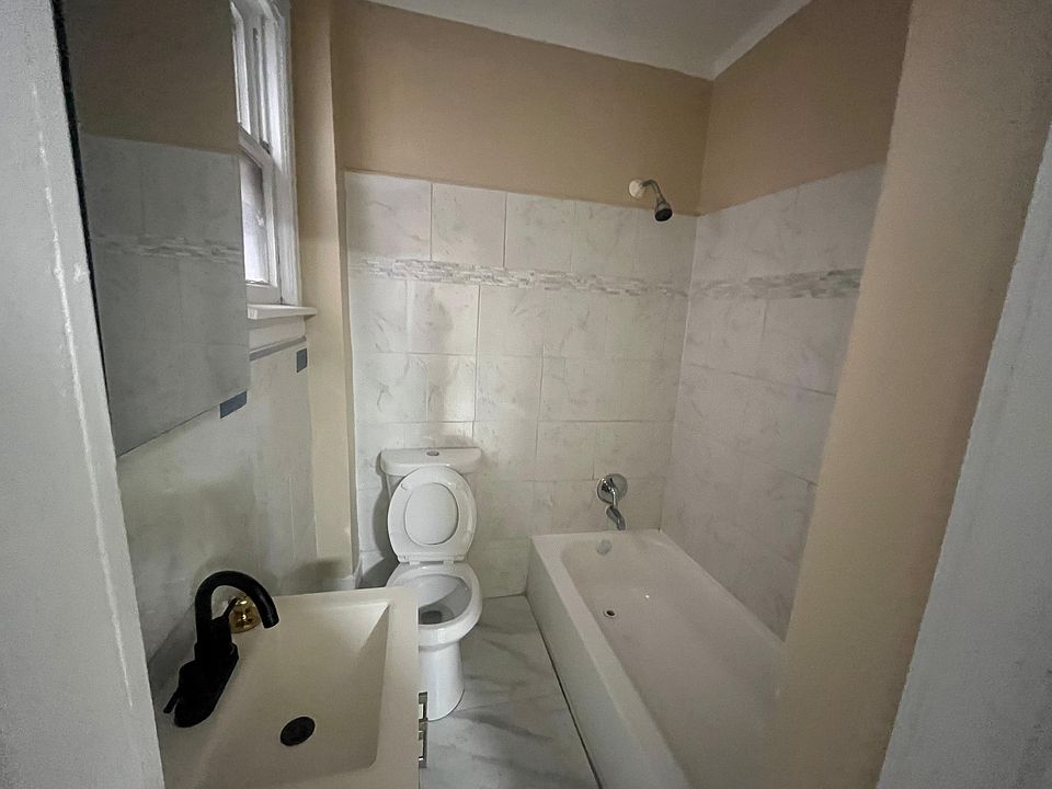 1st image of 955 Grove St Floor 1