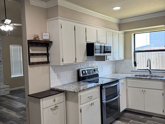 3rd image of 2103 NW Ashley Cir