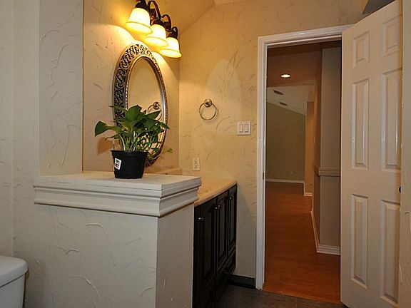 4th image of 2027 Arcadia Dr