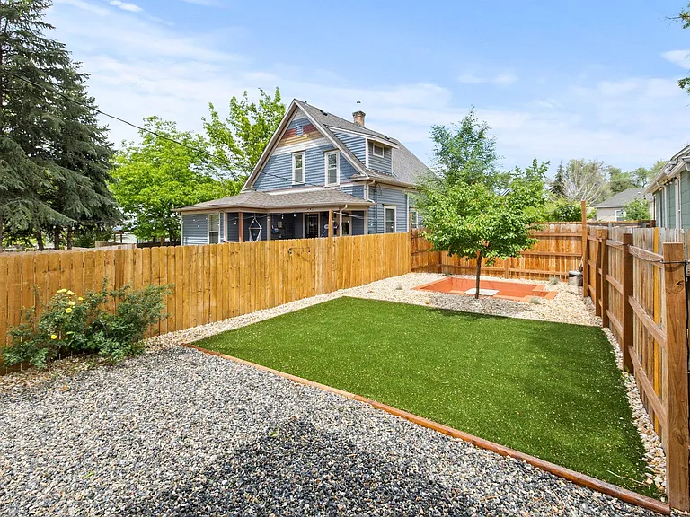 815 E Cache La Poudre St #B — Photo 31