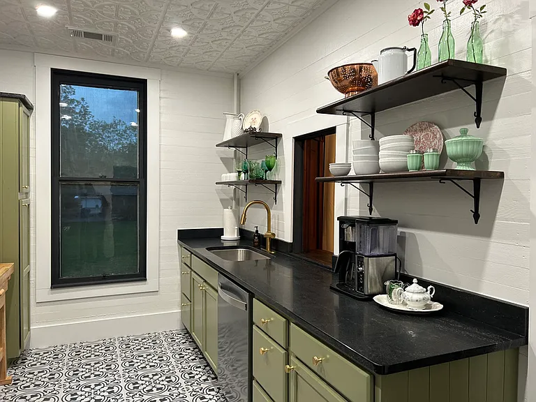 676 S Waco St — Photo 12
