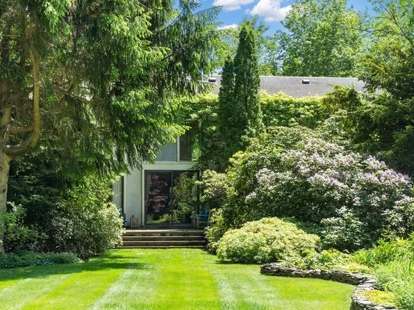 49 Thissell St, Beverly, MA 01915