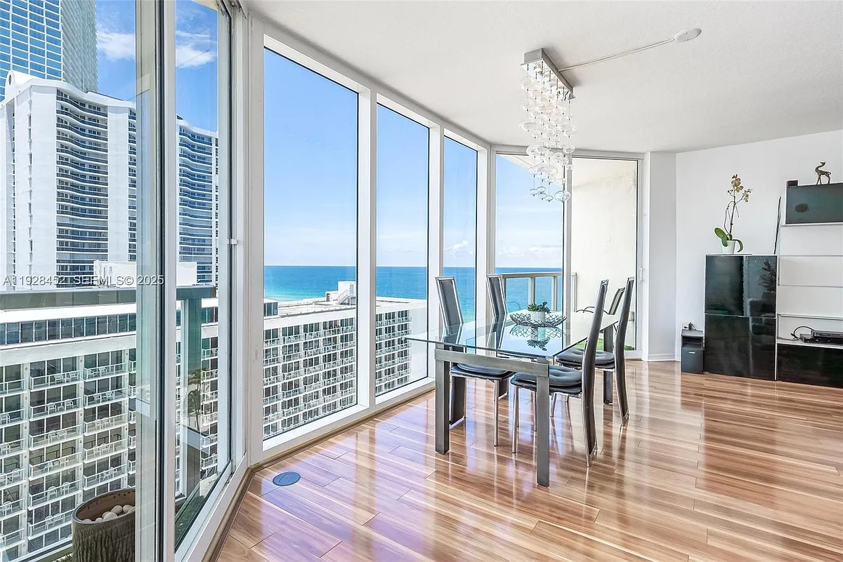Building Photo - 16699 Collins Ave #1507