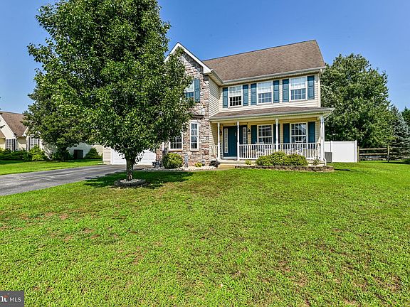 3rd image of 167 Garrisons Lake Blvd