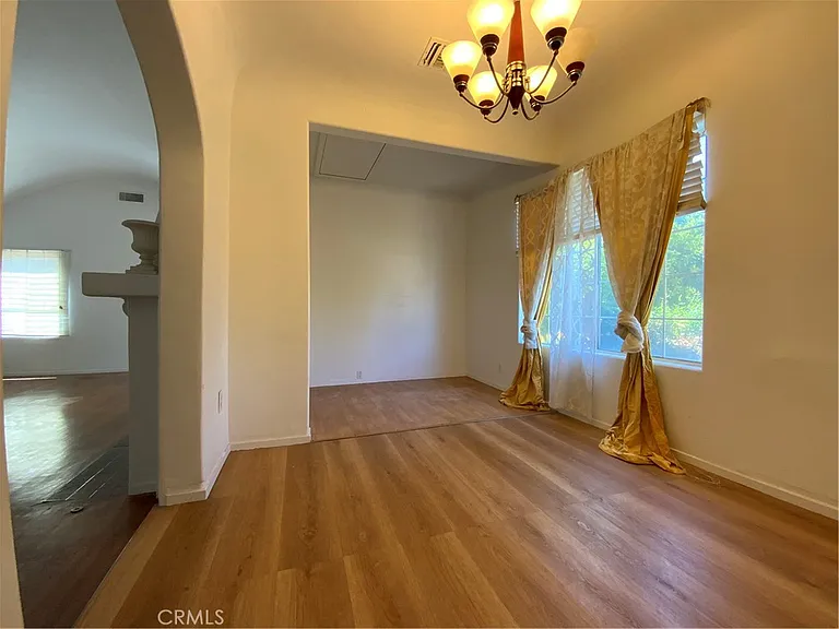 122 E Linda Vista Ave — Photo 9