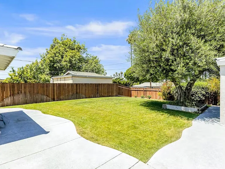 7771 Ellis Ave — Photo 20