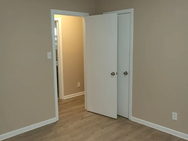 304 E Ellen Ave — Photo 9