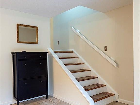 5th image of 25 Cliffside Dr Unit C
