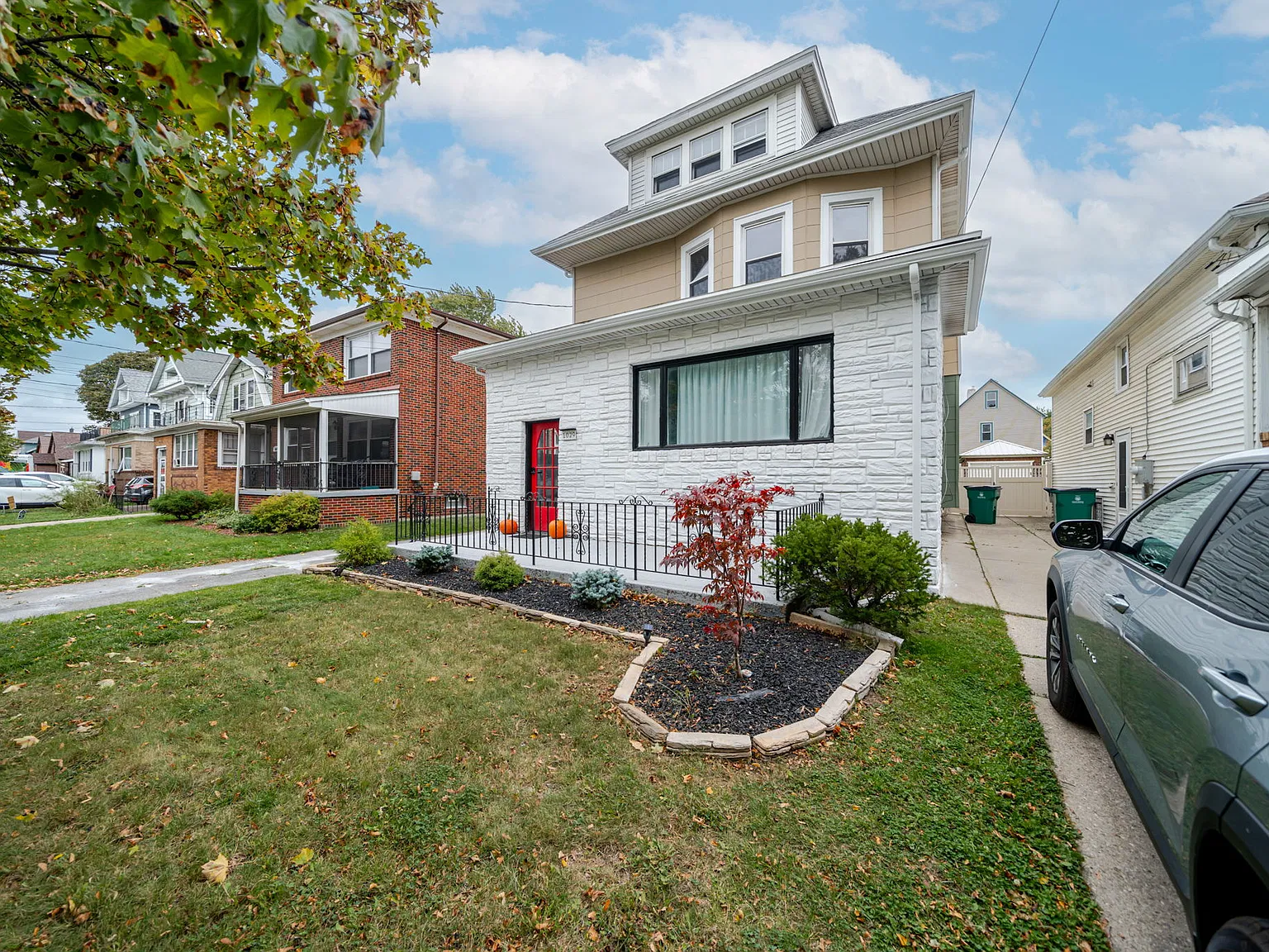 3 bed, 1404 sqft, $2,000 — Photo 3