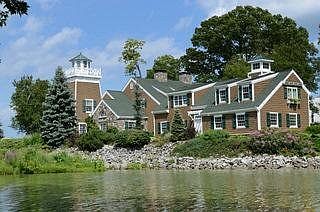 1st image of 415 Newport Dr