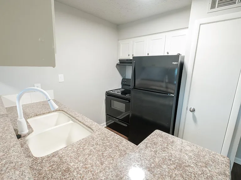 6519 Sloan St #4 — Photo 2