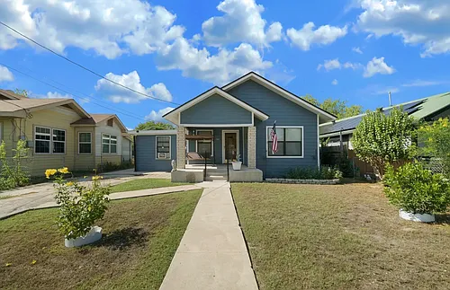322 Matthews Ave #A Photo 1 322 Matthews Ave #A Photo 1