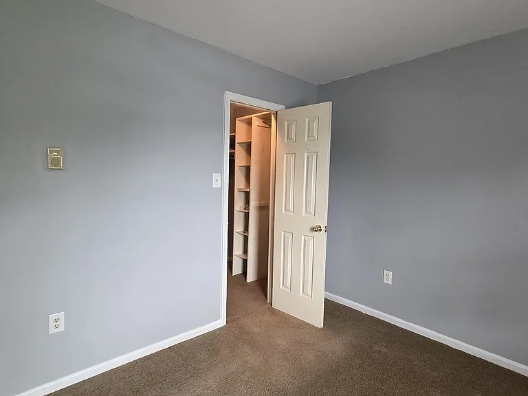 413 N Western Ave — Photo 20
