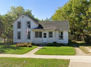 403 Commercial St, Strawberry Pt, IA 52076