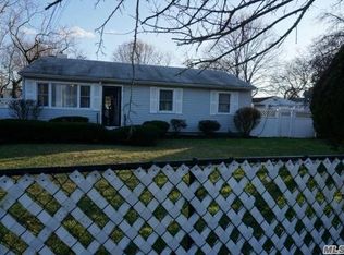 152 Merrill St, Brentwood, NY 11717