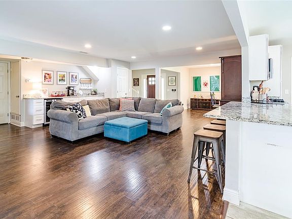 3rd image of 7140 Crooked Oak Dr