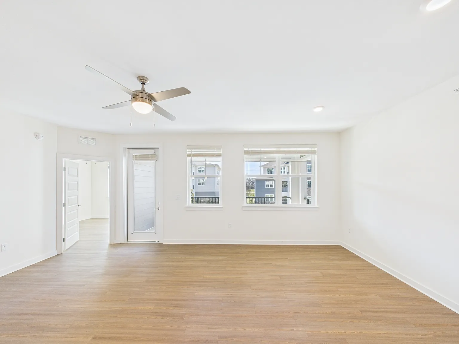 3 bed, 1267 sqft, $2,299 — Photo 2