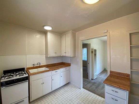 5th image of 435 Center St #B