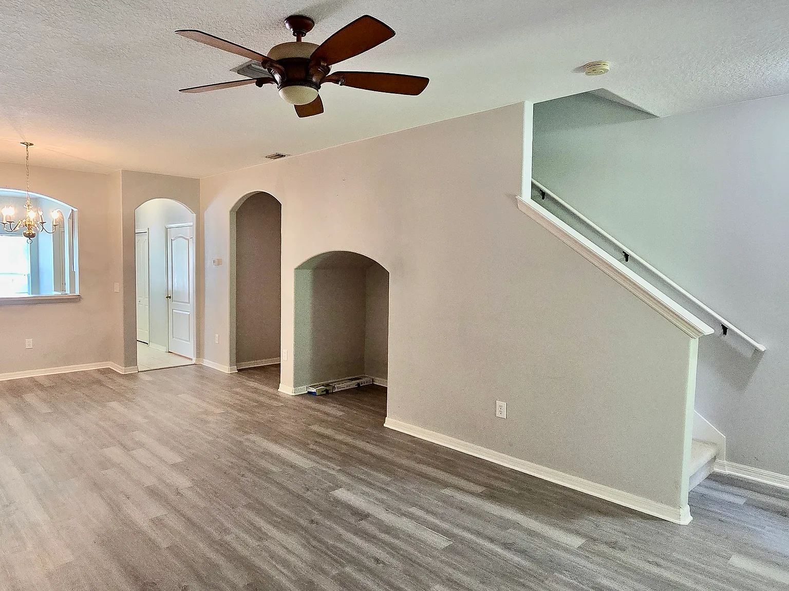 1104 Sleepy Oak Dr — Photo 1