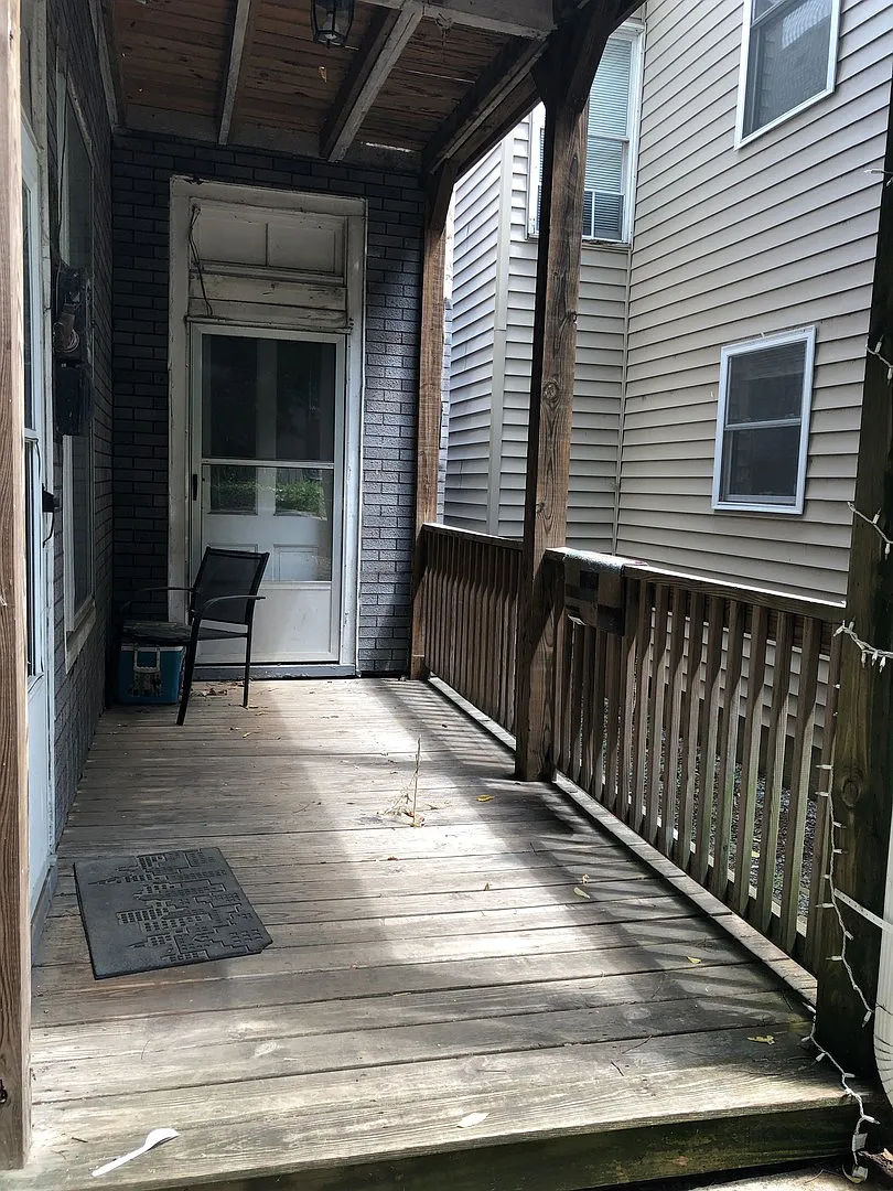 Spacious 4 bdrm/2 bath Home Located in Richmond's Fan District w/Balcony!! Walking Distance to VCU — Photo 2