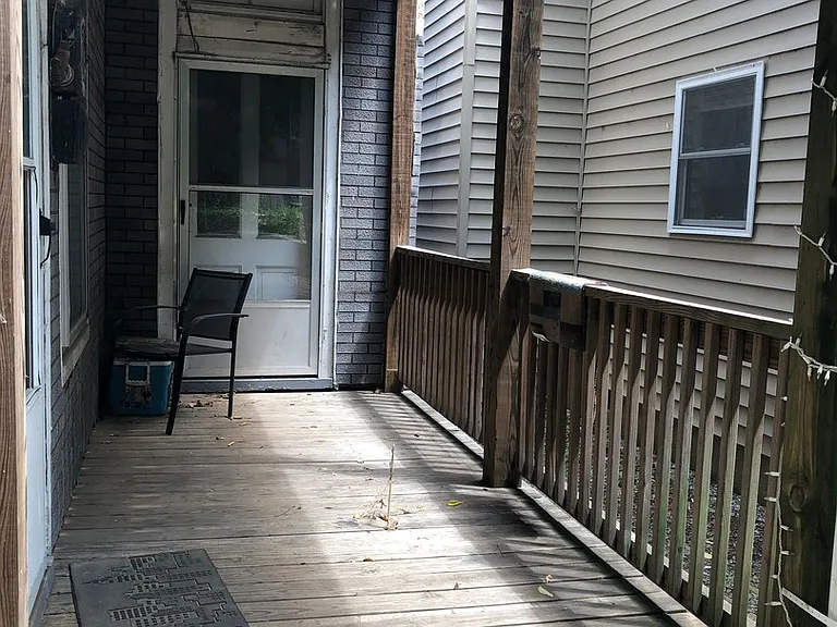 118 S Pine St — Photo 2