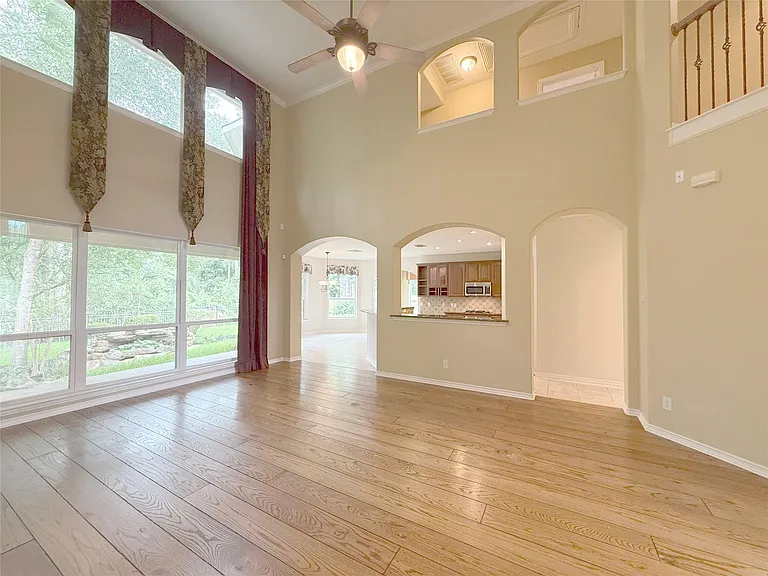 110 W Lansdowne Cir — Photo 6
