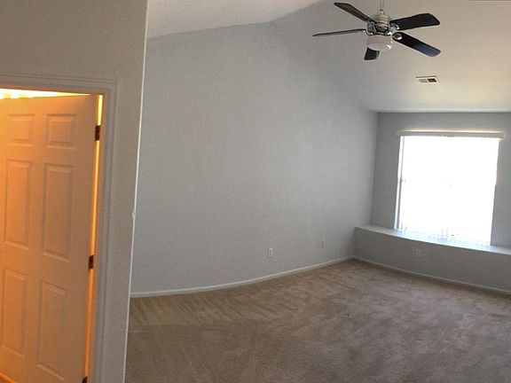 Master Bedroom (1 of 2)