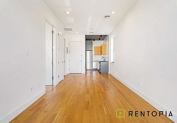 2nd image of 820 Dekalb Ave #3B