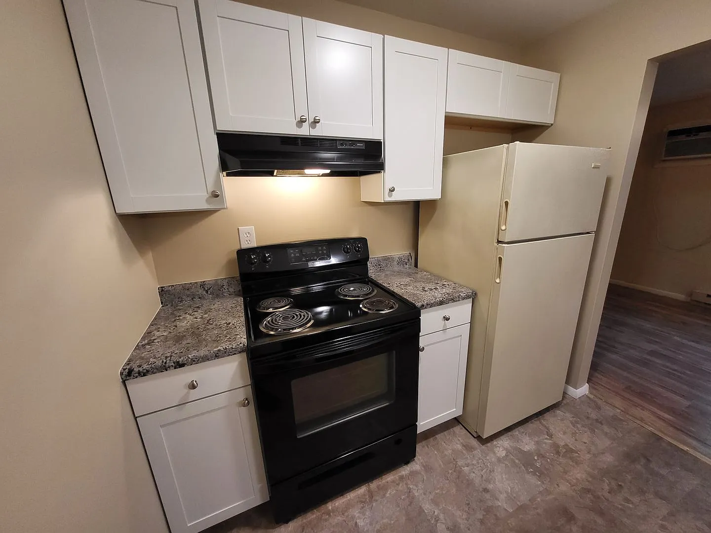 Summit Apts On Hocker — Photo 4