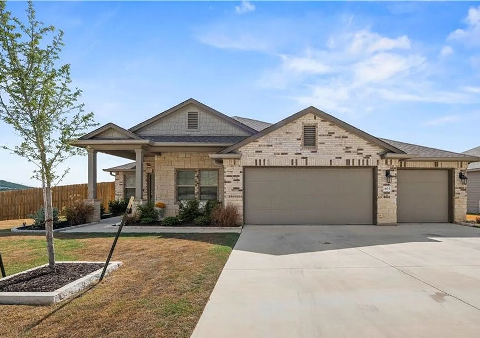 3-bedroom 2-bathroom home for rent in Clayton Ranch! — Photo 1